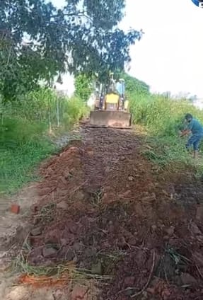 The people of the village started building the road themselves