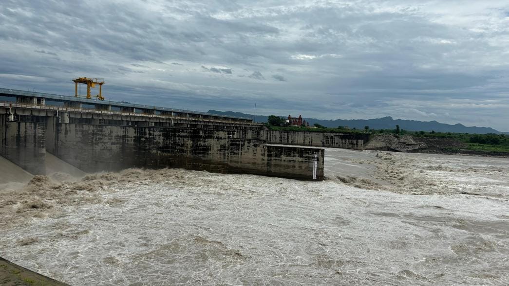 Barrage's record broken: For the first time all 18 gates remained open for 107 hours