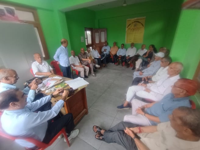 Dissatisfaction among pensioners increased due to non receipt of dues