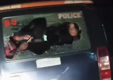 Siddharthnagar News: Police vehicle carrying a suspected woman to the police station attacked, case filed against 13 people