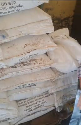 30 bags of government sugar caught on Dharm Kanta, contractor summoned