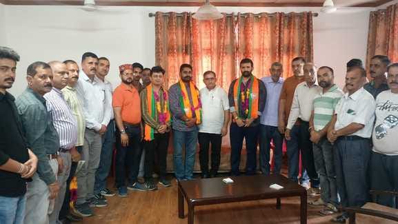 Three leaders along with Zila Parishad member joined BJP
