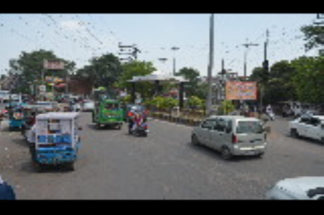 Elevated road can be constructed by demolishing some buildings near Jhakarkati