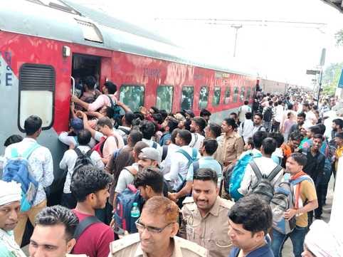 Candidates occupy sleeper and AC bogies