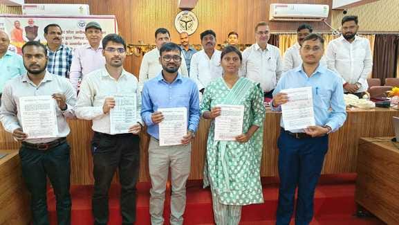 Five junior assistants received appointment letters