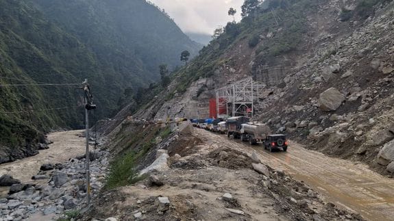 Traffic remained normal on NH from Pandoh to Aut