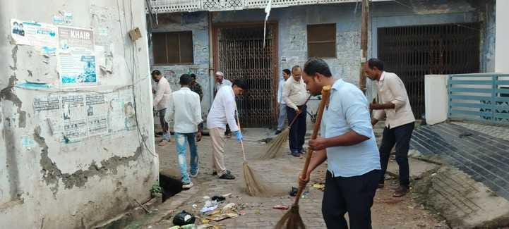 Gave the message of cleanliness by sweeping the ward