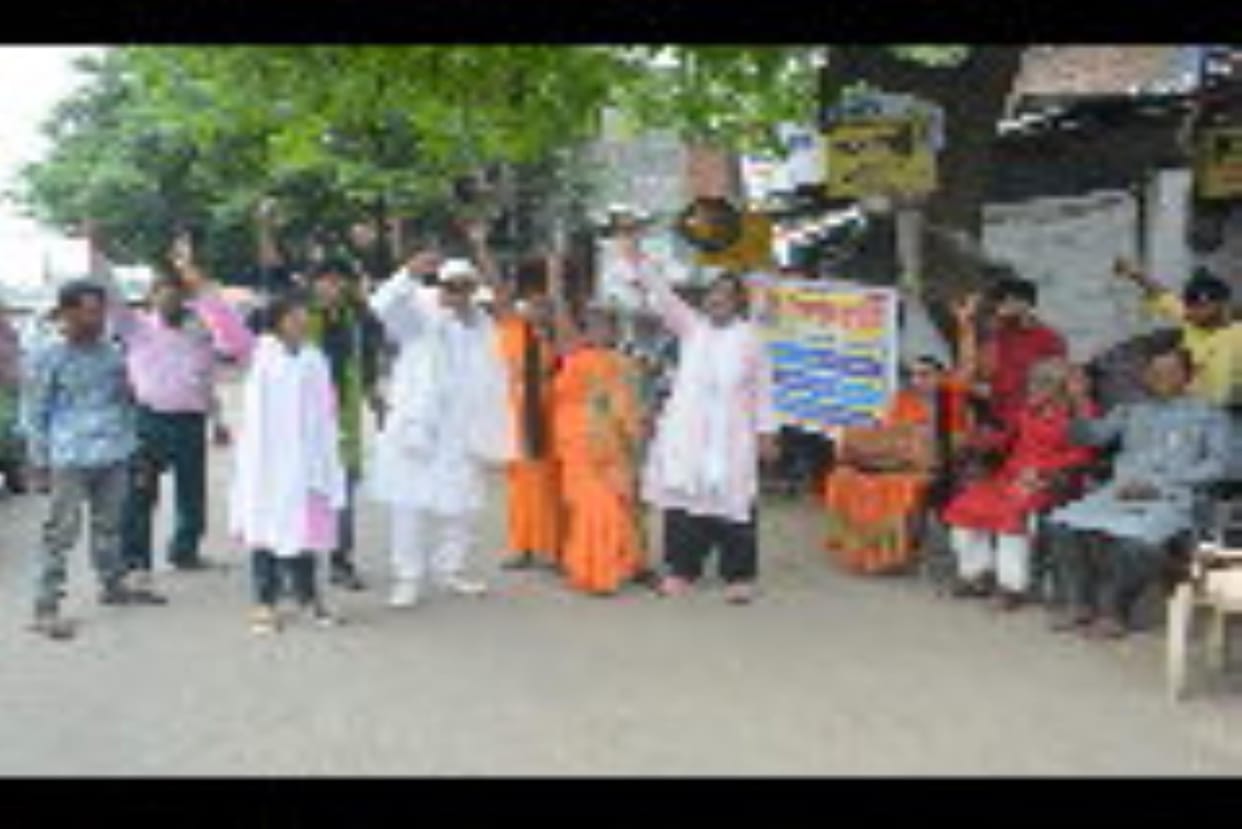 Message of saving historical heritage in street play
