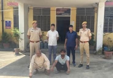पुलिस द्वारा गिरफ्तार किए गए दोनों आरोपी