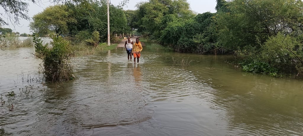 Ganga crossed the danger mark again, flood hit the district for the third time, 3 villages lost contact