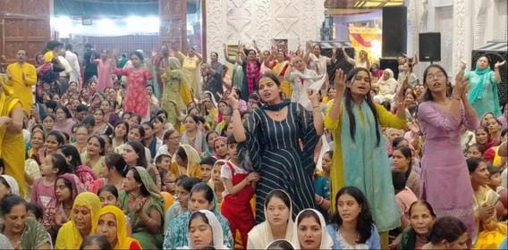 O my Banke Bihari Lal... women danced to the hymn