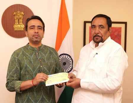 RLD MLA handed over one month's salary for Punjab flood victims
