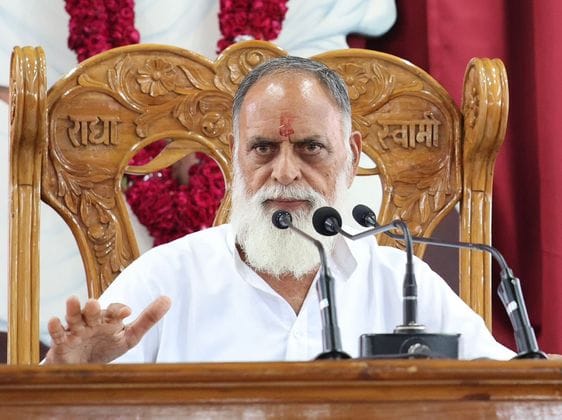 Keep your eyes, ears and heart open in satsang: Kanwar Maharaj