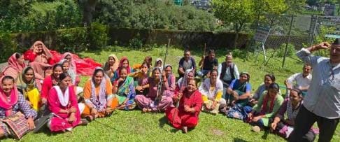 Women demonstrated demanding to catch the biting monkeys