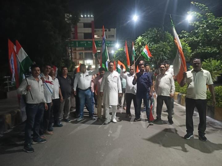 Gorakhpur News: Railway workers angry over the duty of private AC mechanic in train, protested