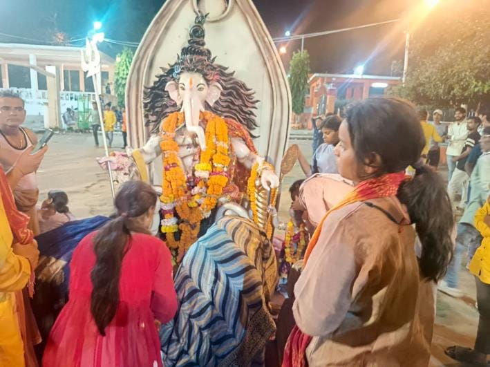 Crowd gathered at Sitakund to bid farewell to Ganpati