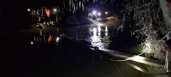 A girl fell while crossing a drain and drowned