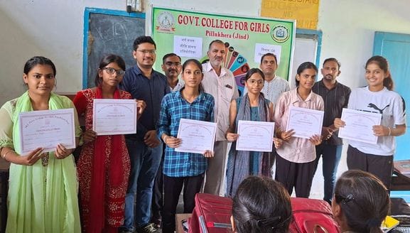 Neha stands first in Artha Manthan policy drafting competition
