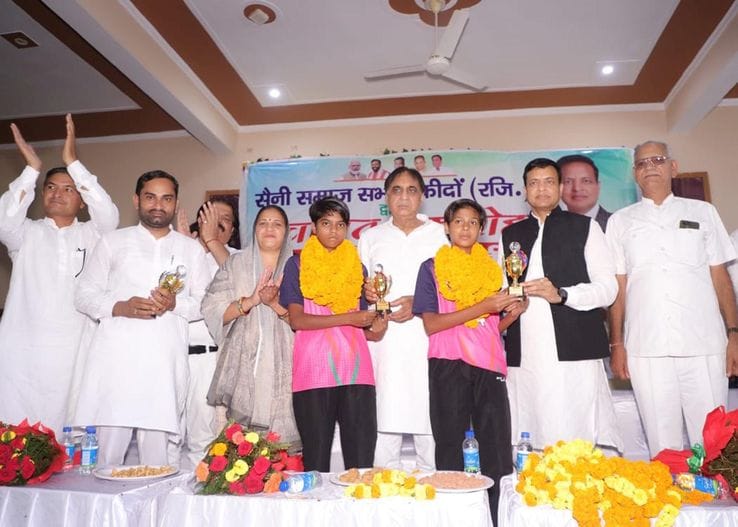 Weightlifting players honored