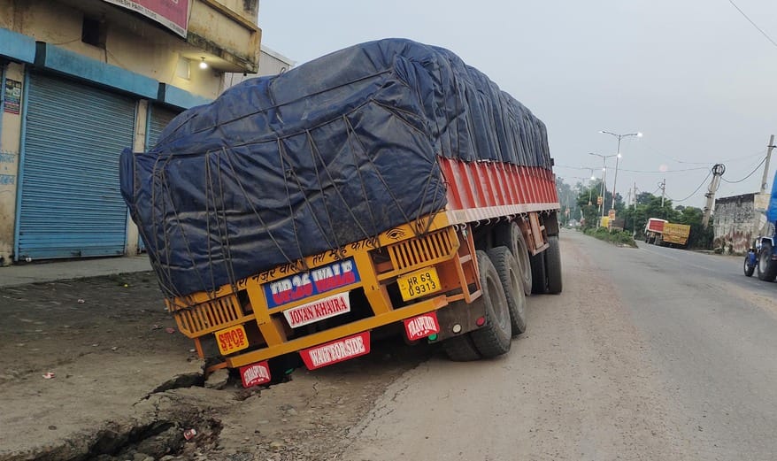 A truck got stuck after the city's main road caved in, a major accident was averted
