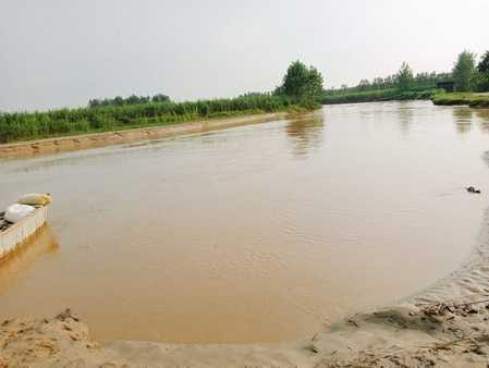 Solani river overflowed, water came out of the river and reached the village roads