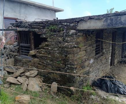 Dhoni Shilling's dilapidated Panchayat Bhawan collapsed in the disaster