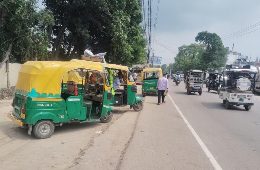The city is suffering due to encroachment, roads have become vehicle stands