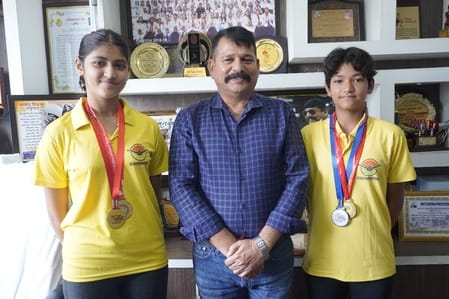 Namiya and Aarna won medals in Laser Run