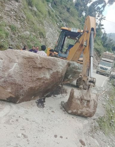 Relief: Vehicle movement resumed on 15 more roads, darkness disappeared from 40 villages