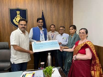 The family of the martyred constable received an amount of Rs 1 crore