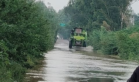 Water accumulated on the roads for 15 days, efforts to raise it have begun