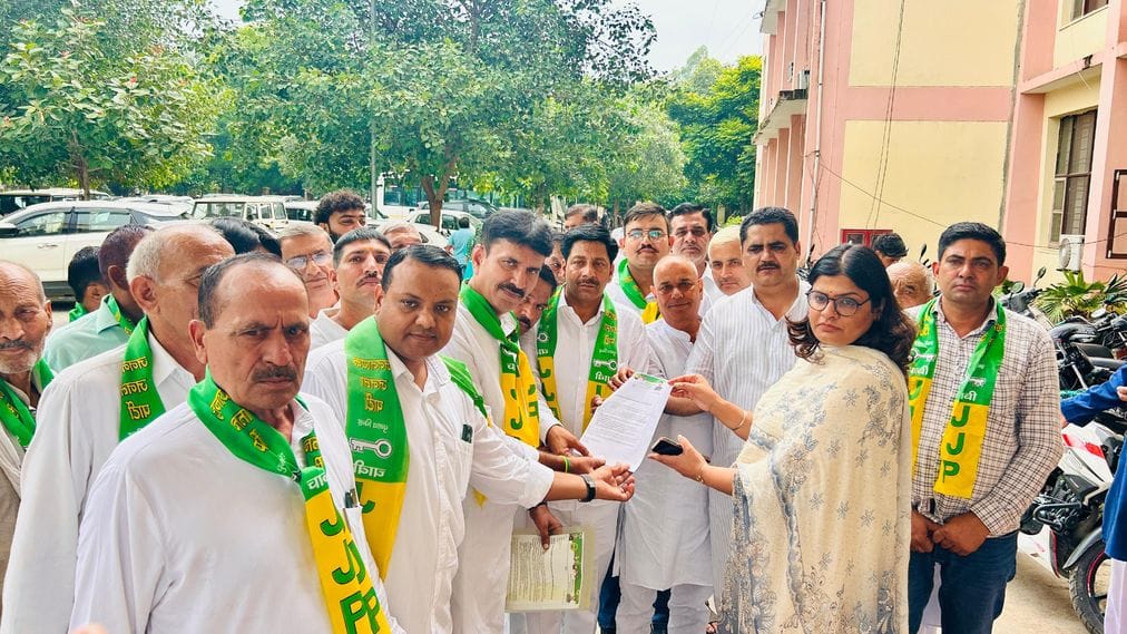 Flood victims should get compensation soon: JJP