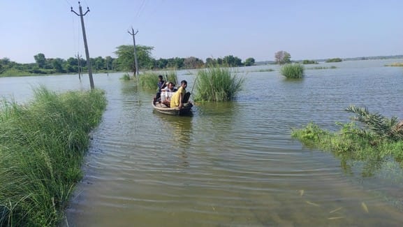 The water of the Yamuna river reached Sikrodi, Juhikha and Badera villages