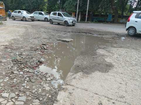 Roads will be repaired in the district at a cost of about 40 crores