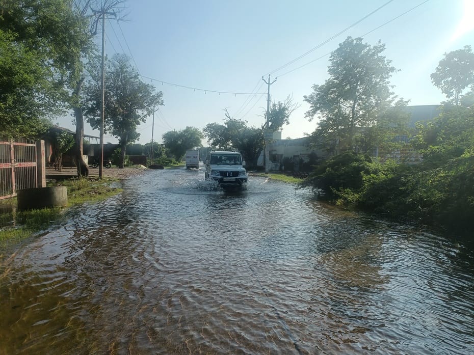 People are troubled due to waterlogging on the main roads of Sounkh