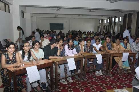 Government Girls College first in Quiz competition on environment