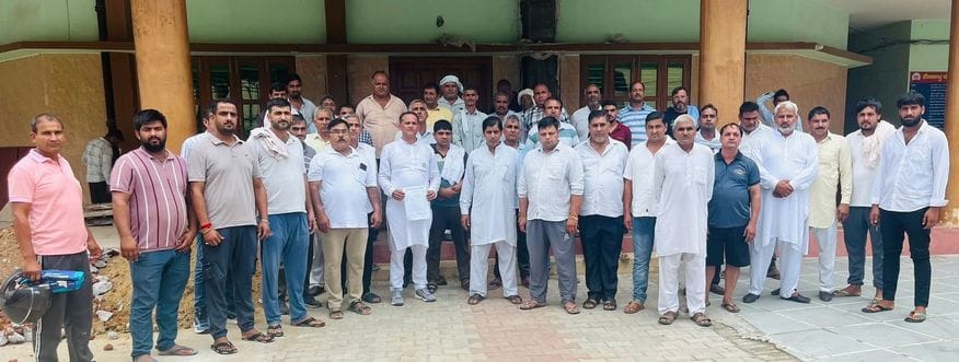 Farmers protest against delay in sugar mill repair tender