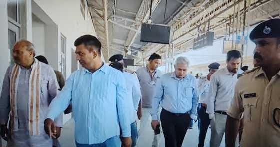 MLA and DMC inspected the railway station