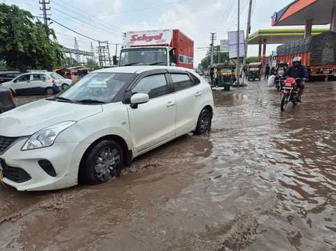 Roads filled with water due to 24 mm rain in half an hour