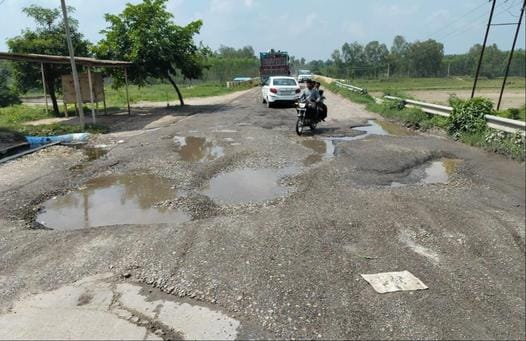 The road connecting Haridwar to Siddhpeeth has turned into potholes