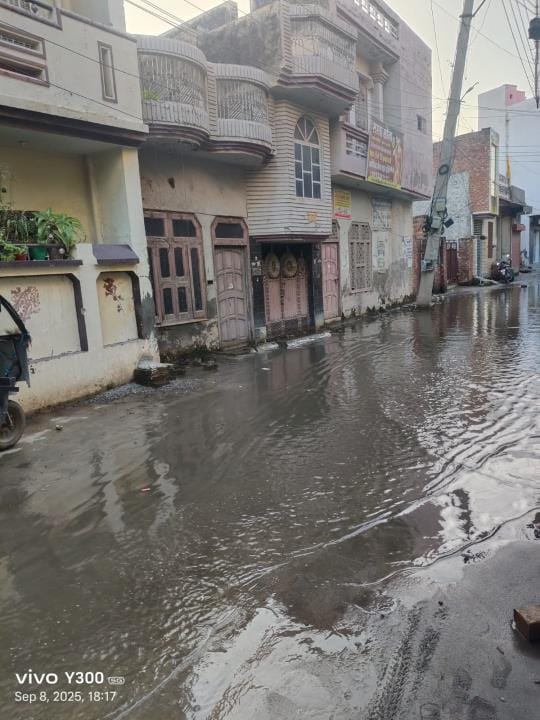 System derailed... After waterlogging, now sewerage overflow exposes public health