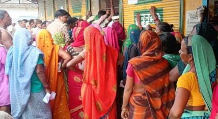 Accused of giving fertilizers to close ones, Buddhist circuit blocked