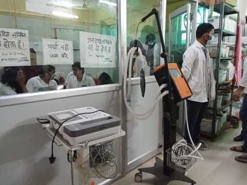 First the students undergoing training do the treatment, then the senior staff and doctors come
