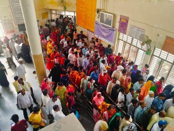 Patients were stuck in queues for hours from the prescription counter to the medicine window