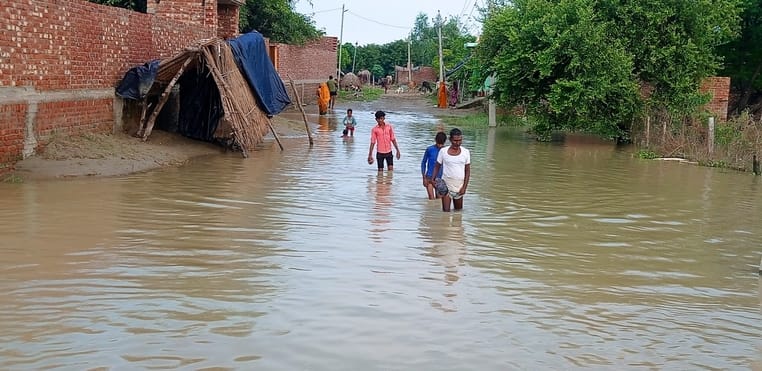 Despite the decrease in water in Ramganga and Bahgul, there is no relief from flood