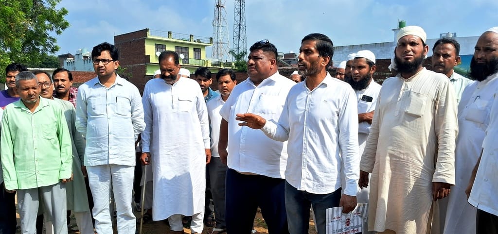 The tehsil team measured the disputed land