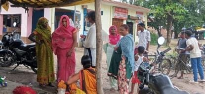 The ambulance arrived after an hour, the pregnant woman kept on suffering