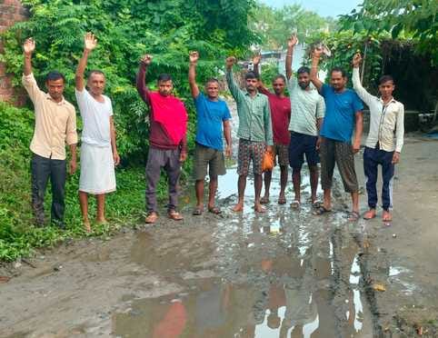 Demonstration held to get the dilapidated road repaired
