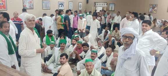 Sampoorna Samadhan raised the issue of dilapidated road of Sikri Khurd, farmers staged a sit-in