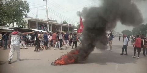 Siddharthnagar News: Three customs offices on the border closed, two were set on fire by miscreants